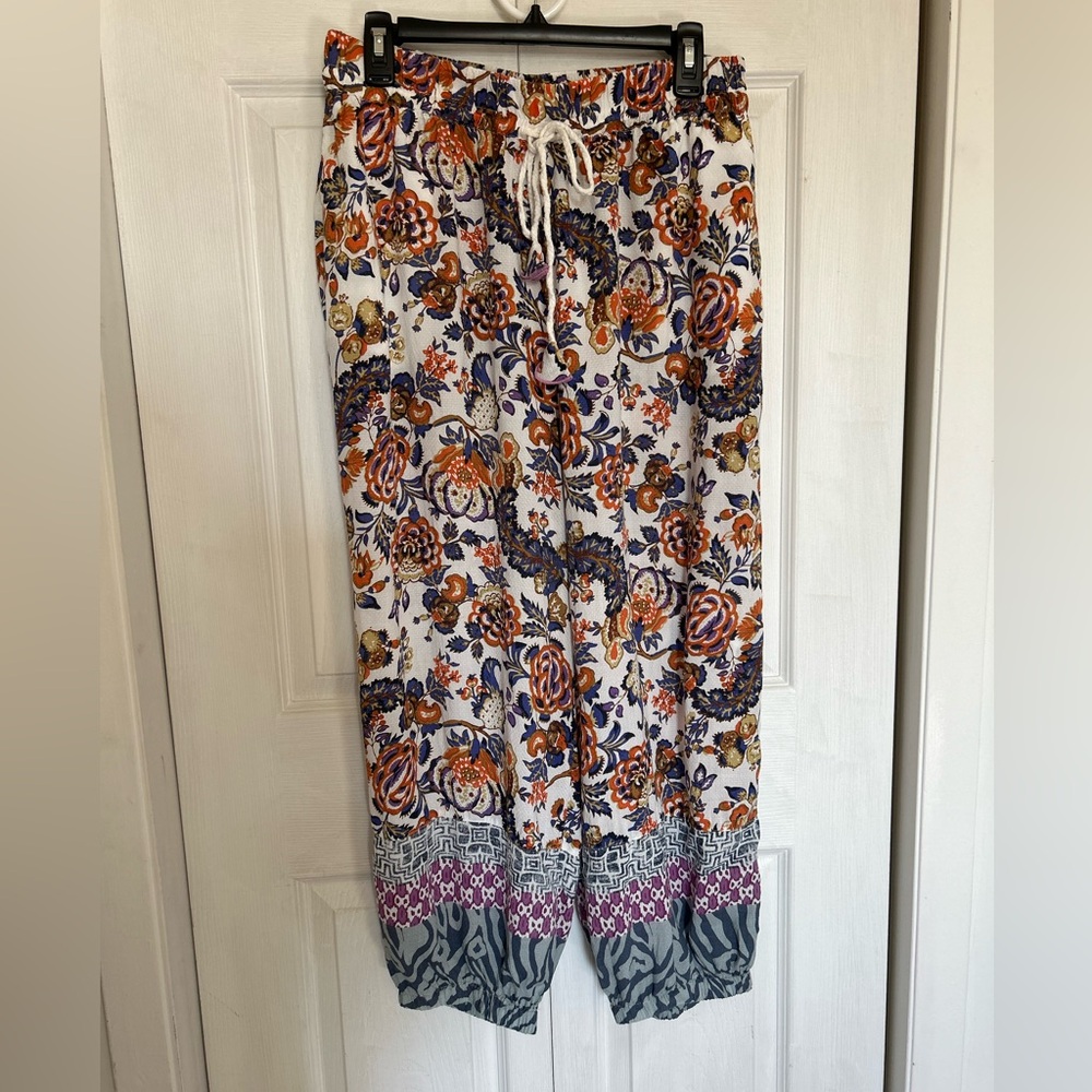 Anthropologie flora pants Joggers with Eclectic Pattern size M